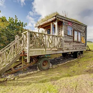 https://2x-double-bed-glamping-wagon-dalby-forest.yorkshirehotels.net