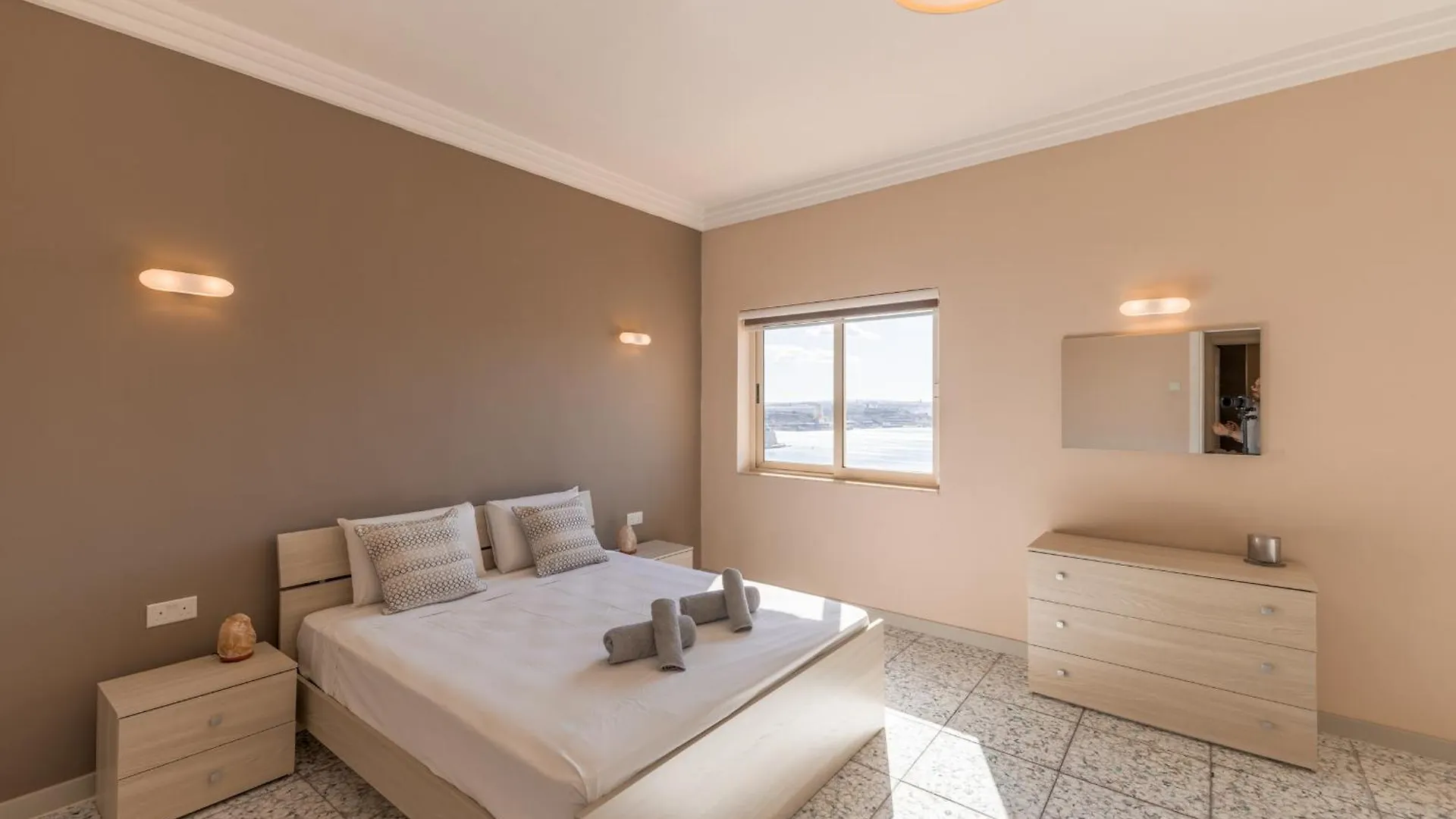 Harbour View - Large 2Br Apartment Valletta Malta